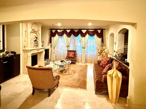 2111 DIAMOND SPRING Drive, Houston TX 77077