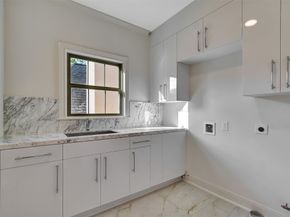 74 Briar Hollow Lane, Houston TX 77027