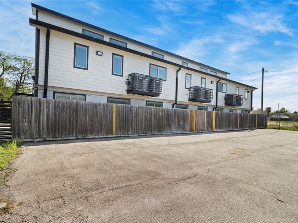 319 Eastwood Street, Houston TX 77011