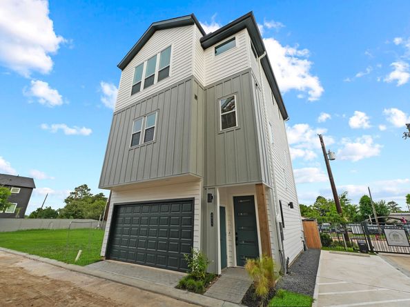 4842 Pinemont Drive, Houston TX 77091