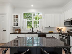 870 Fisher Street, Houston TX 77018