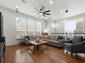 870 Fisher Street, Houston TX 77018