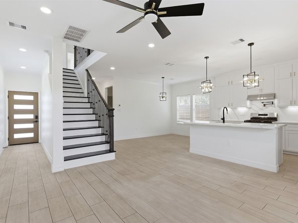 6037 S Acres Drive, Houston TX 77048