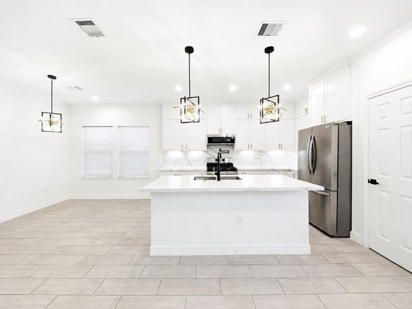 6037 S Acres Drive, Houston TX 77048