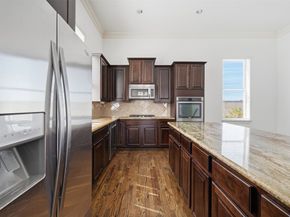 2027 Fannin Station, Houston TX 77045
