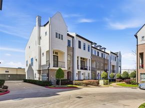 2027 Fannin Station, Houston TX 77045