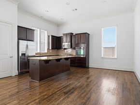 2027 Fannin Station, Houston TX 77045