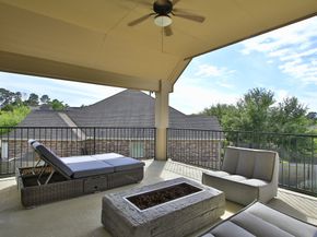 2146 Graystone Hills Drive, Conroe TX 77304
