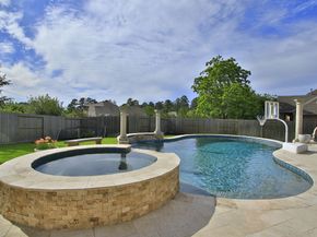 2146 Graystone Hills Drive, Conroe TX 77304