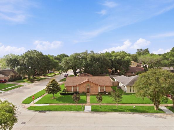 303 N Forest Boulevard, Houston TX 77090