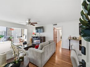 7575 Katy Fwy 89, Houston TX 77024