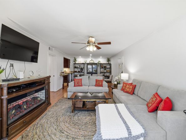 7575 Katy Fwy 89, Houston TX 77024