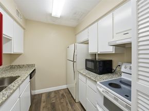 7575 Katy Fwy 89, Houston TX 77024