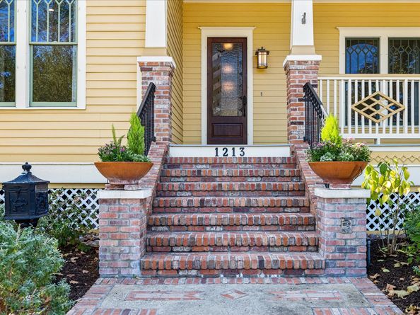 1213 Ashland Street, Houston TX 77008