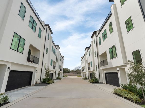 8704 Ojeman Villas Drive, Houston TX 77055