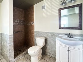 6623 Gulf Freeway, Houston TX 77087