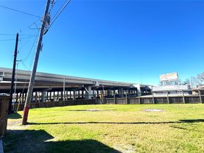 6623 Gulf Freeway, Houston TX 77087