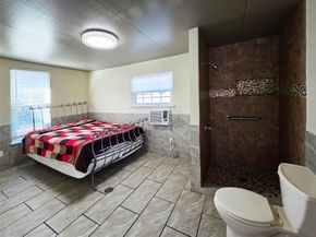 6623 Gulf Freeway, Houston TX 77087