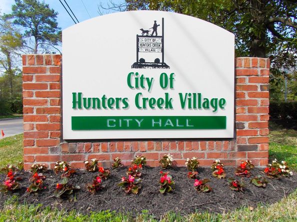 10722 Old Coach Lane, Hunters Creek Village TX 77024