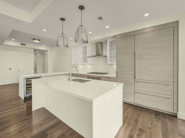 2047 Westcreek Lane 302, Houston TX 77027