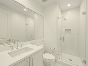 2047 Westcreek Lane 302, Houston TX 77027