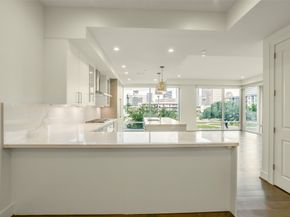 2047 Westcreek Lane 302, Houston TX 77027