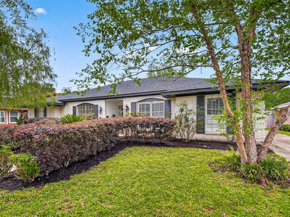 7615 Braesdale Lane, Houston TX 77071