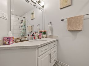 201 Vanderpool Lane 137, Houston TX 77024