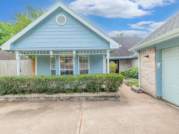 519 E Hillary Circle, Sugar Land TX 77498