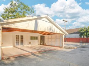 902 Ashford Parkway Parkway, Houston TX 77077