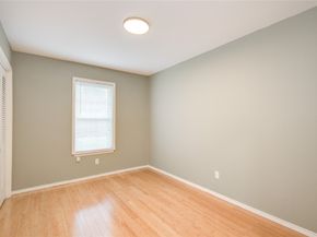 902 Ashford Parkway Parkway, Houston TX 77077