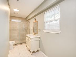 902 Ashford Parkway Parkway, Houston TX 77077