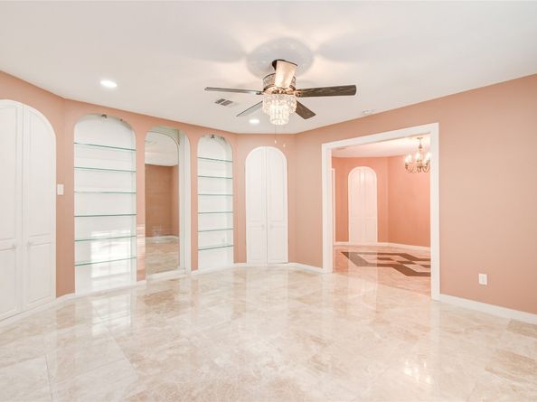 902 Ashford Parkway Parkway, Houston TX 77077