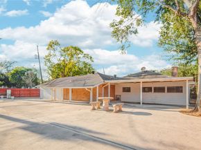 902 Ashford Parkway Parkway, Houston TX 77077