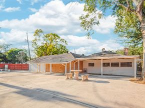 902 Ashford Parkway Parkway, Houston TX 77077