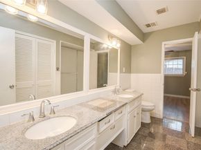 902 Ashford Parkway Parkway, Houston TX 77077