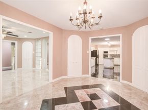 902 Ashford Parkway Parkway, Houston TX 77077
