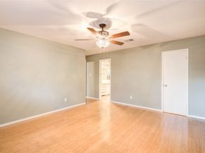 902 Ashford Parkway Parkway, Houston TX 77077