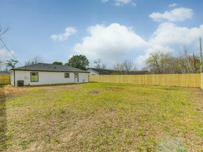 5527 Lakefield Drive, Houston TX 77033