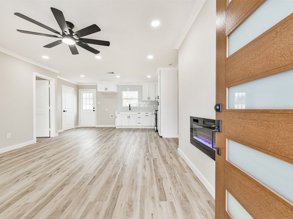 5527 Lakefield Drive, Houston TX 77033