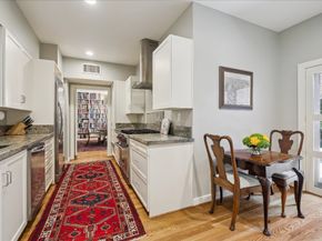 10 S Briar Hollow Lane 50, Houston TX 77027