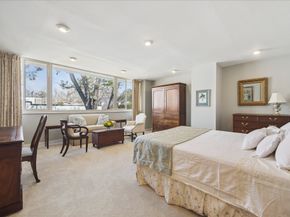 10 S Briar Hollow Lane 50, Houston TX 77027