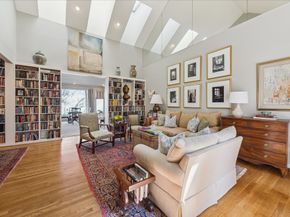 10 S Briar Hollow Lane 50, Houston TX 77027