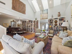 10 S Briar Hollow Lane 50, Houston TX 77027