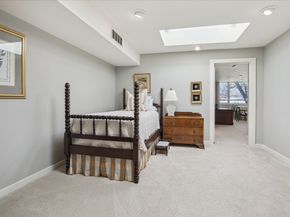 10 S Briar Hollow Lane 50, Houston TX 77027