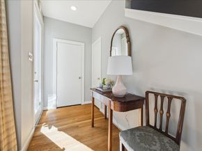 10 S Briar Hollow Lane 50, Houston TX 77027