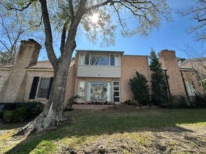 10 S Briar Hollow Lane 50, Houston TX 77027
