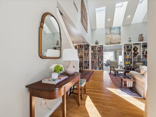 10 S Briar Hollow Lane 50, Houston TX 77027