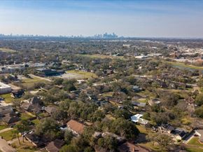 7916 Glenview Drive, Houston TX 77061