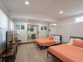 7916 Glenview Drive, Houston TX 77061